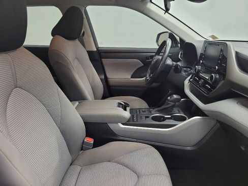 Used 2021 Toyota Highlander LE AWD/4WD image 21