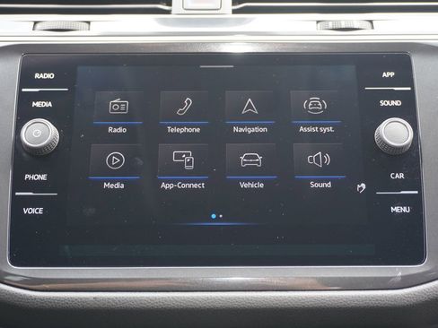 Used 2022 Volkswagen Tiguan SE FWD image 17
