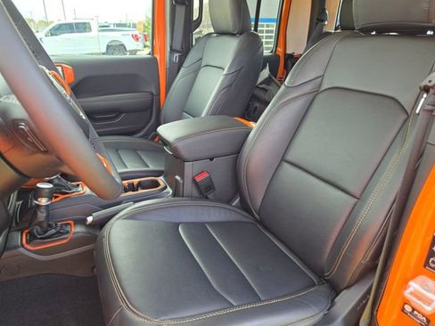 Used 2025 Jeep Gladiator High Tide image 19