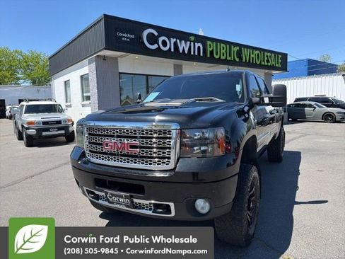 Used 2011 GMC Sierra 2500 Denali w/ Suspension Package, Off-Road AWD/4WD image 1