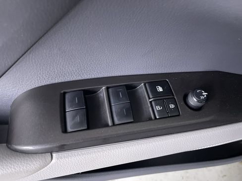 Used 2023 Toyota Camry SE AWD/4WD image 11