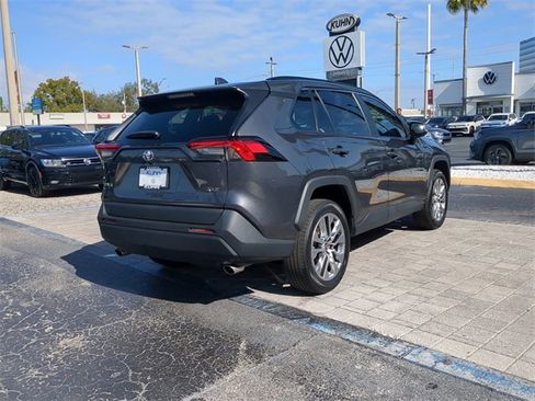 Used 2022 Toyota RAV4 XLE Premium image 4