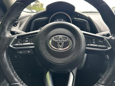 Used 2020 Toyota Yaris XLE image 31