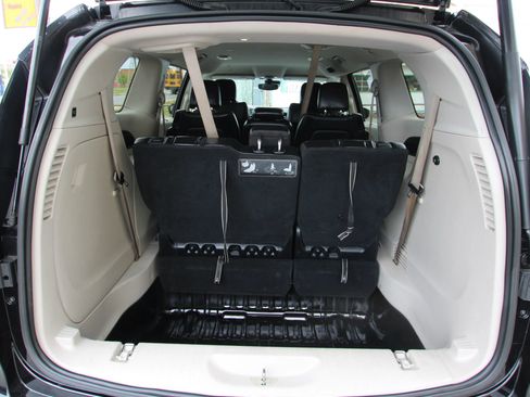 Used 2020 Chrysler Pacifica Touring-L w/ Advanced Safetytec Group FWD image 13