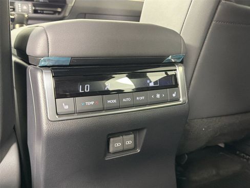 Used 2024 Lexus GX 550 w/ Accessory Package (Z1) AWD/4WD image 25