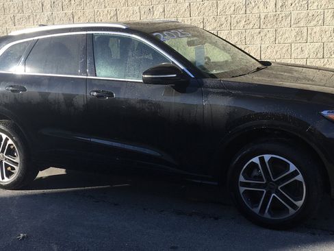 Certified 2025 Audi Q5 Premium w/ Convenience Package image 3