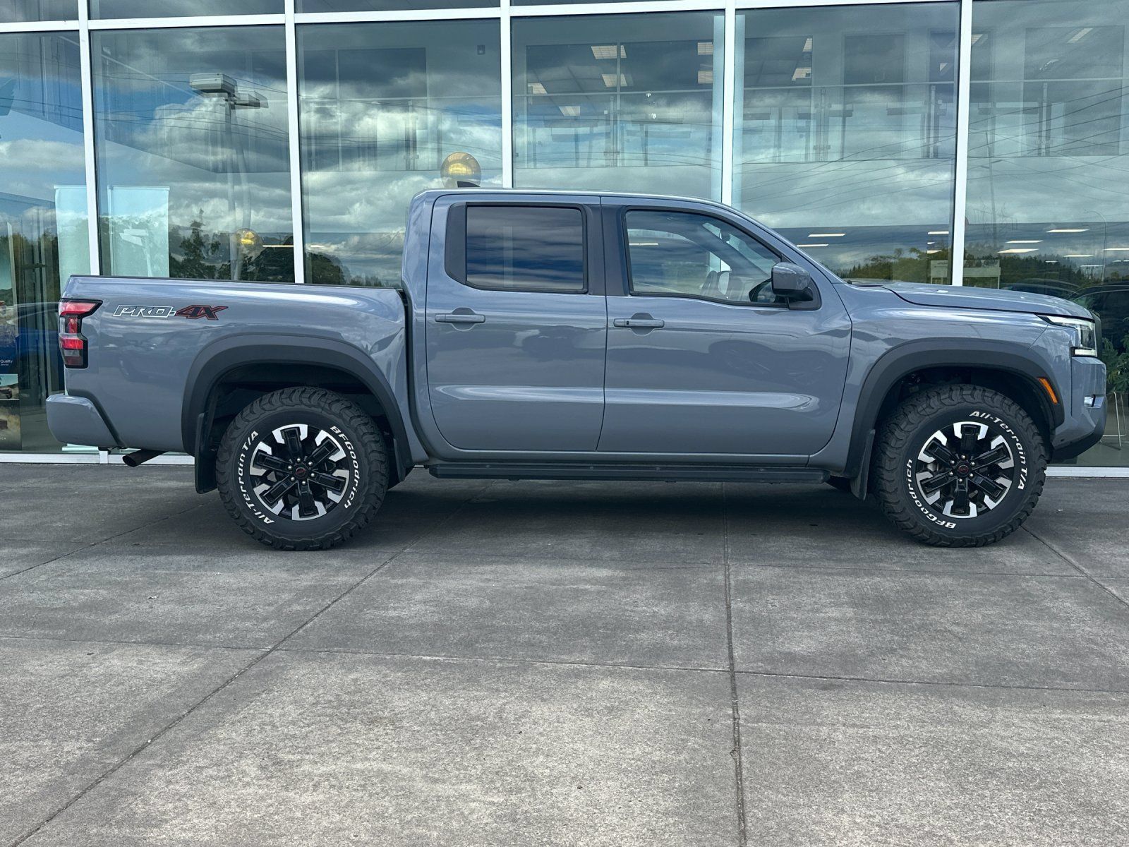 Used 2024 Nissan Frontier PRO-4X w/ Technology Package AWD/4WD image 2
