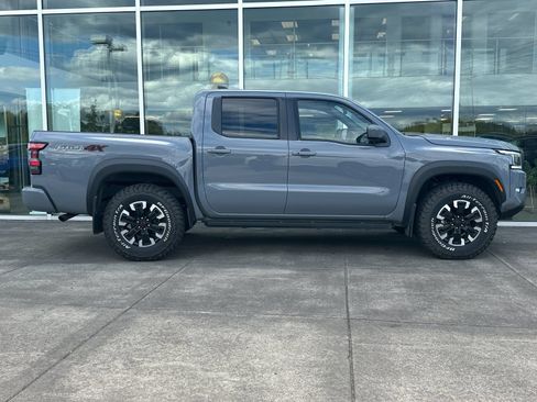 Used 2024 Nissan Frontier PRO-4X w/ Technology Package AWD/4WD image 2