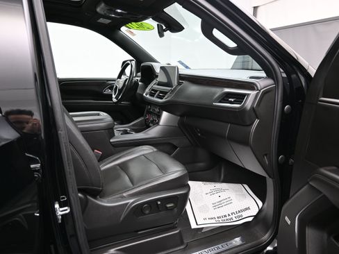 Used 2021 Chevrolet Suburban LT w/ LT Signature Package image 19