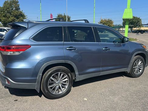 Used 2019 Toyota Highlander XLE image 3