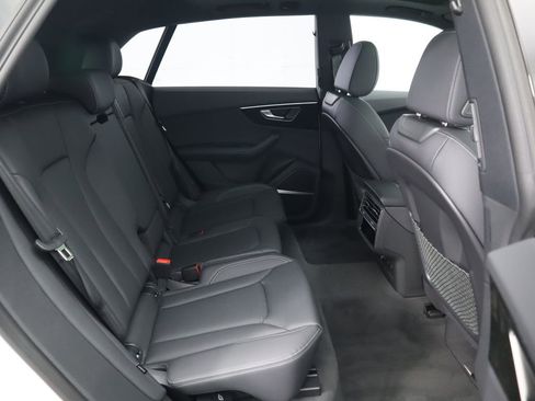 Used 2025 Audi Q8 Premium Plus w/ Premium Plus Package image 24