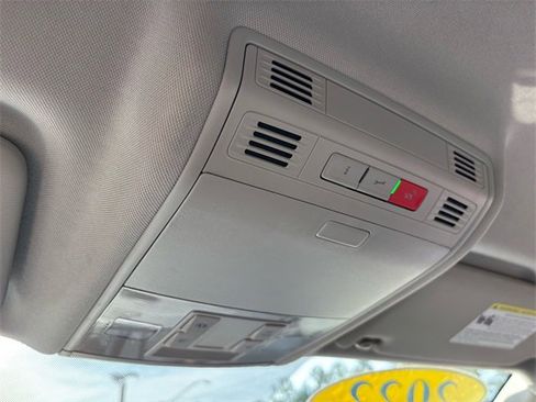 Used 2022 Volkswagen Taos SE image 35