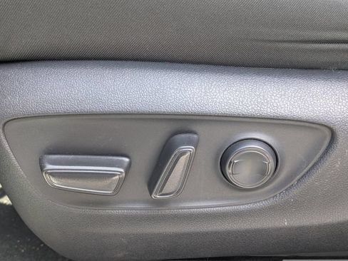 Used 2025 Toyota RAV4 XLE AWD/4WD image 22