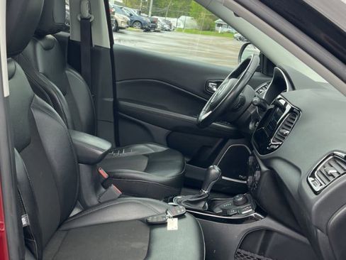 Used 2021 Jeep Compass Latitude w/ Sun and Sound Group AWD/4WD image 13
