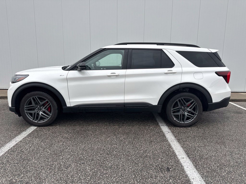Certified 2025 Ford Explorer ST-Line w/ ST-Line Street Pack AWD/4WD image 3