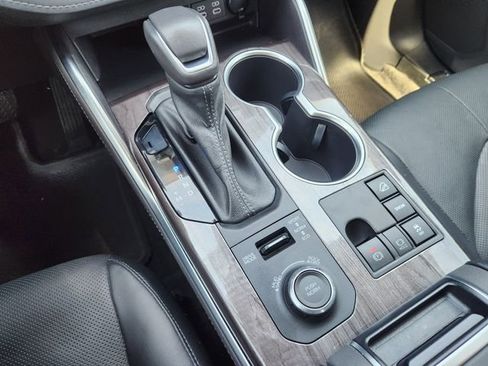 Used 2023 Toyota Highlander Platinum image 19