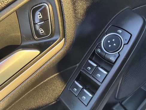 Used 2021 Ford Escape SE image 23