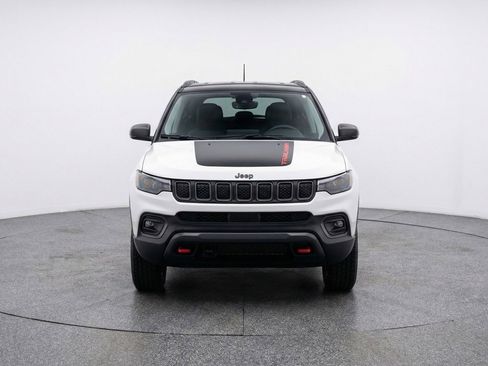 Used 2025 Jeep Compass Trailhawk image 1