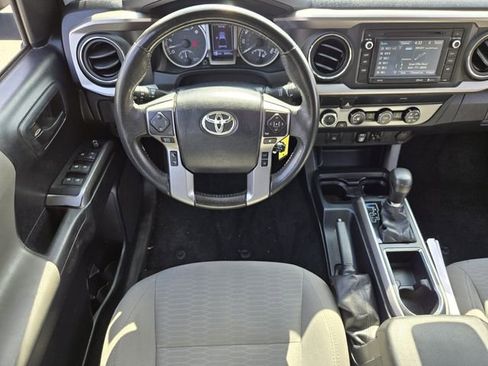Used 2019 Toyota Tacoma SR5 AWD/4WD image 14
