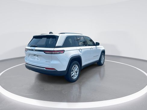 Used 2023 Jeep Grand Cherokee Laredo X AWD/4WD image 9