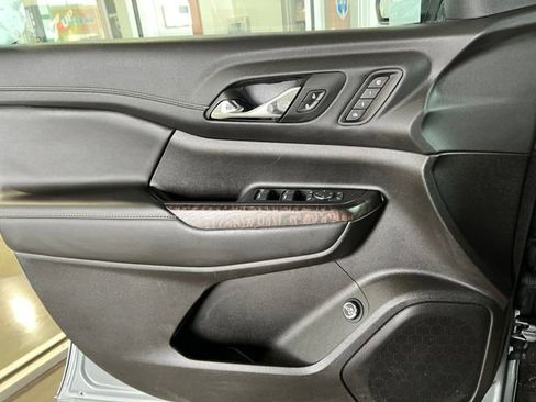 Used 2023 GMC Acadia Denali w/ Denali Technology Package image 15