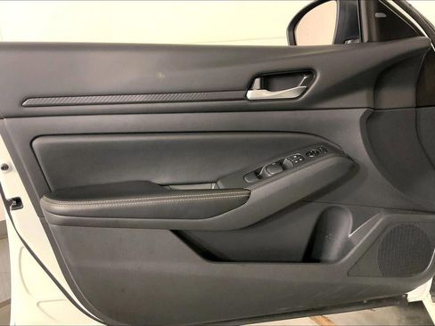 Used 2025 Nissan Altima 2.5 SV image 24