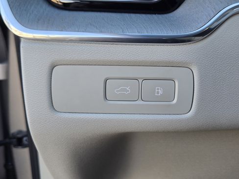 Used 2025 Volvo XC60 T8 Plus w/ Protection Package Premier image 31