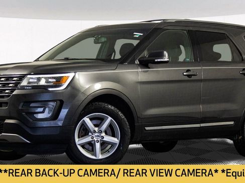 Used 2016 Ford Explorer XLT w/ Equipment Group 201A image 2