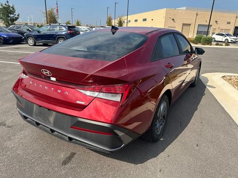 Certified 2024 Hyundai Elantra Blue FWD image 4