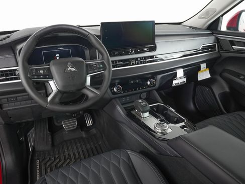 Used 2025 Mitsubishi Outlander SEL image 15