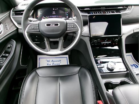 Used 2024 Jeep Grand Cherokee Limited 4xe image 11