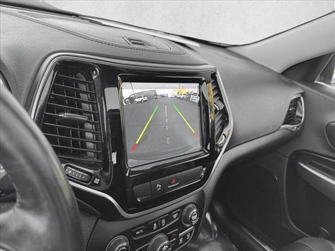 Used 2019 Jeep Cherokee Limited image 15