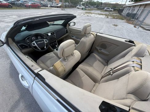 Used 2014 Chrysler 200 Touring FWD image 9