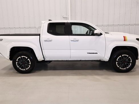 Used 2024 Toyota Tacoma TRD Sport w/ TRD Sport Upgrade Package AWD/4WD image 2