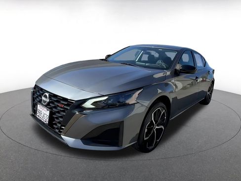 Used 2025 Nissan Altima 2.5 SR image 7