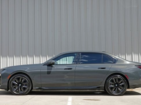 Used 2023 BMW 760i xDrive w/ Executive Package AWD/4WD image 9