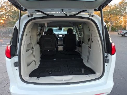 Used 2023 Chrysler Voyager LX image 20
