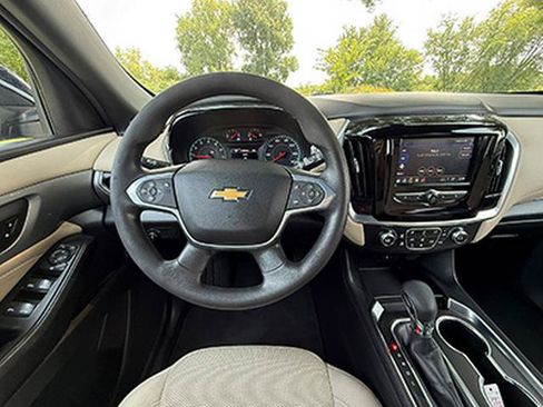Used 2022 Chevrolet Traverse LS AWD/4WD image 10