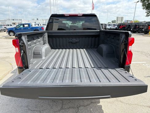 Used 2025 Chevrolet Silverado 1500 RST AWD/4WD image 12