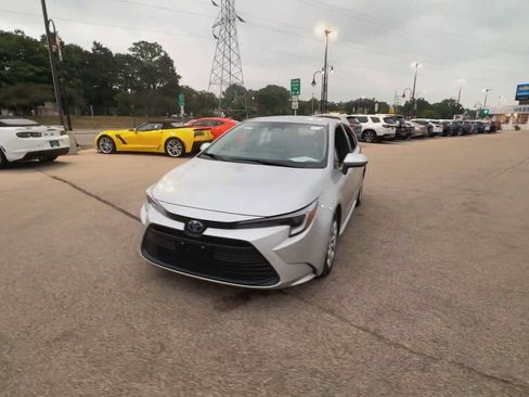 Used 2024 Toyota Corolla LE FWD image 3