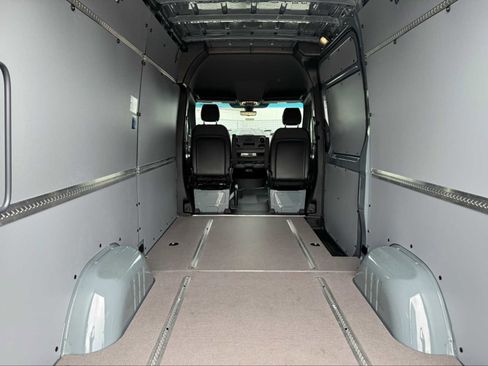 Used 2025 Mercedes-Benz Sprinter 2500 image 7