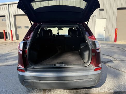 Used 2019 Jeep Cherokee Latitude Plus FWD image 10