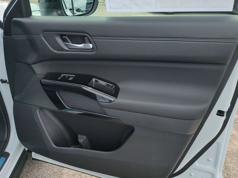 New 2026 Nissan Pathfinder Platinum FWD image 37