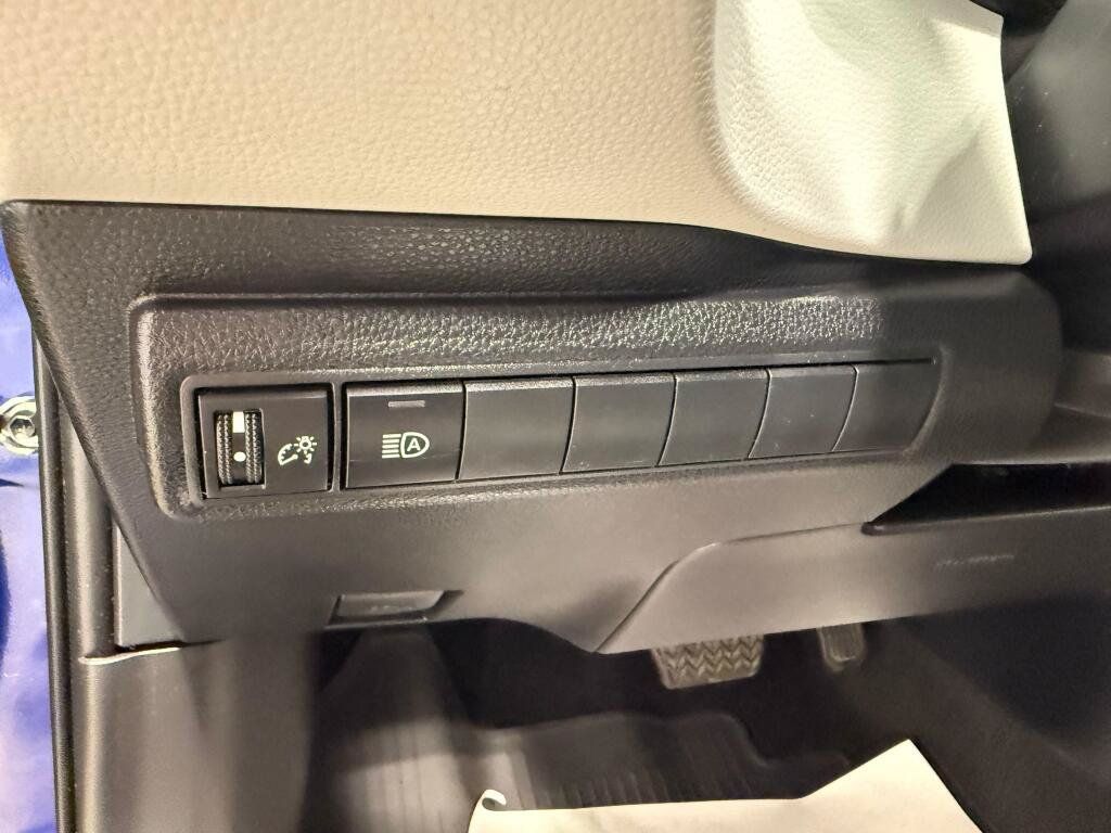 Used 2025 Toyota Corolla XSE FWD image 25