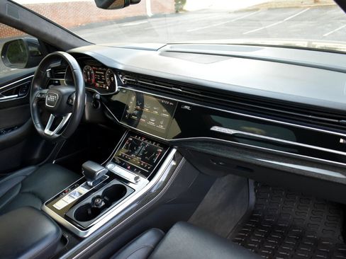 Used 2019 Audi Q8 Prestige w/ Luxury Package image 13