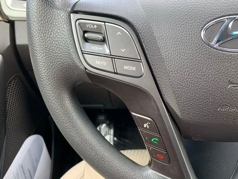 Used 2018 Hyundai Santa Fe SE image 19