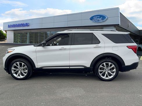 Used 2023 Ford Explorer Platinum w/ Technology Package image 4