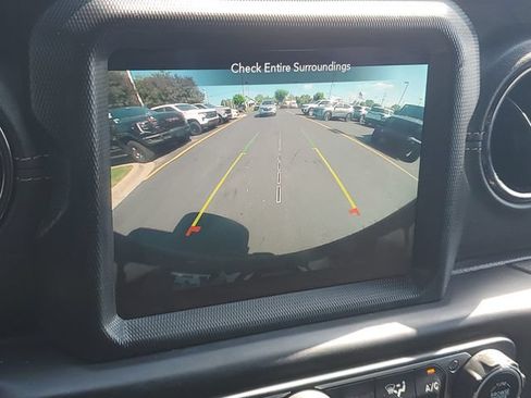 Used 2021 Jeep Wrangler Unlimited Sahara AWD/4WD image 27