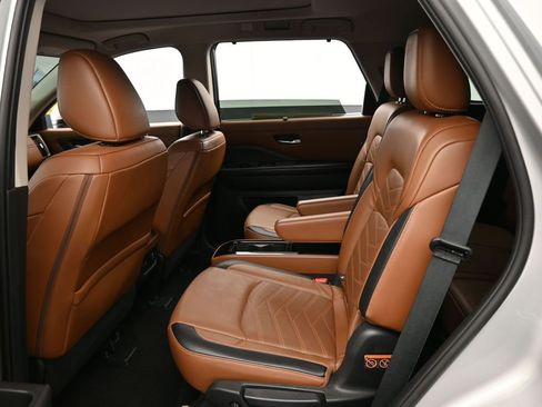 Used 2023 Nissan Pathfinder Platinum image 46