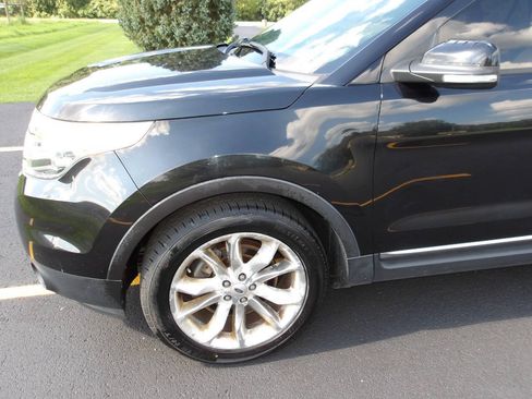 Used 2015 Ford Explorer XLT w/ Equipment Group 202A FWD image 32